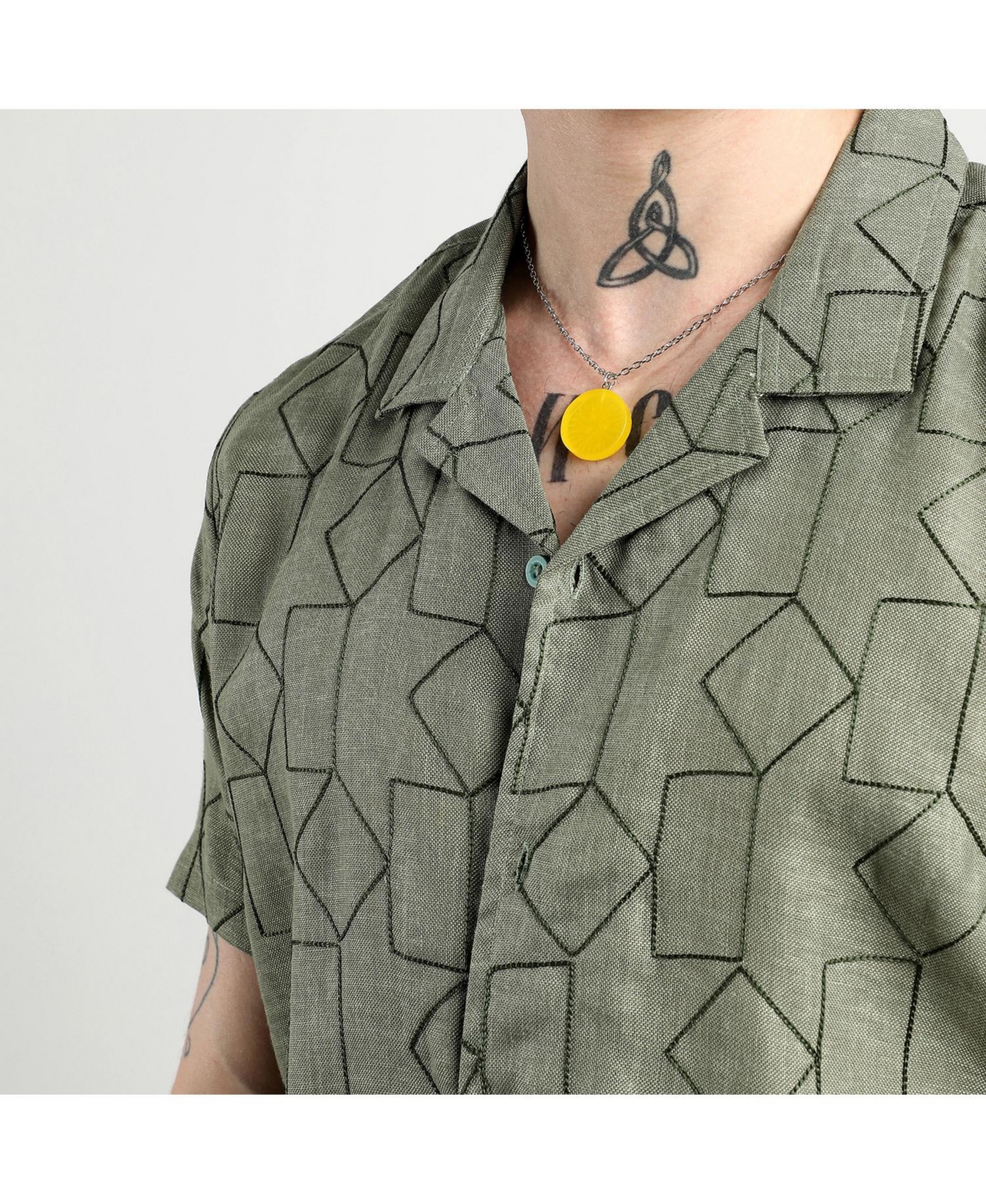 Campus Sutra Men's OliveEmbroidered Geometric-Lined Shirt - Green