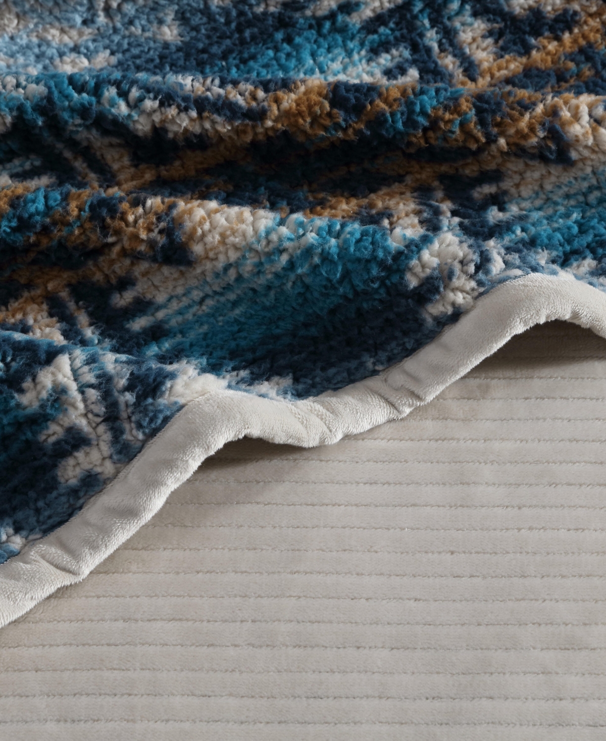 Wrangler Frontier Sherpa Throw, 60" x 50"