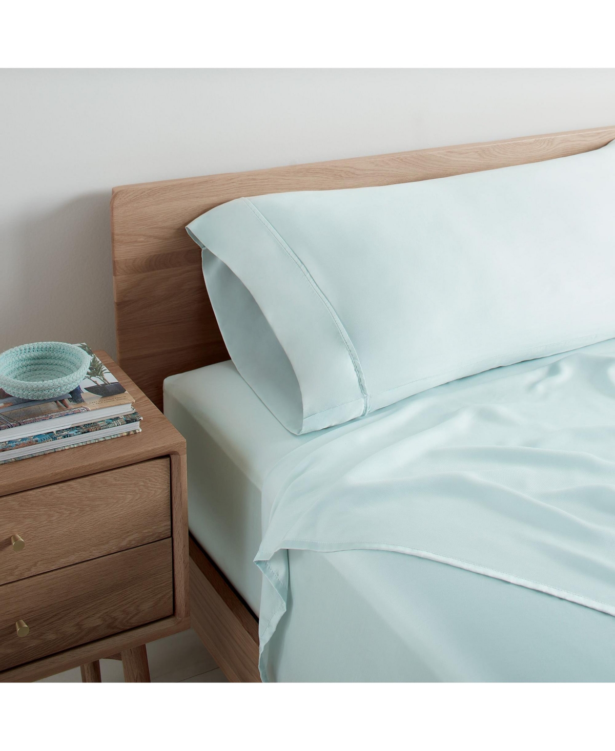 Aston and Arden Eucalyptus Sheet Set, (Full Bed Size), 1 Flat Sheet, 1 Fitted Sheet, 2 Pillowcases, Ultra Soft Fabric, Breathable and Cooling, Eco-Fri