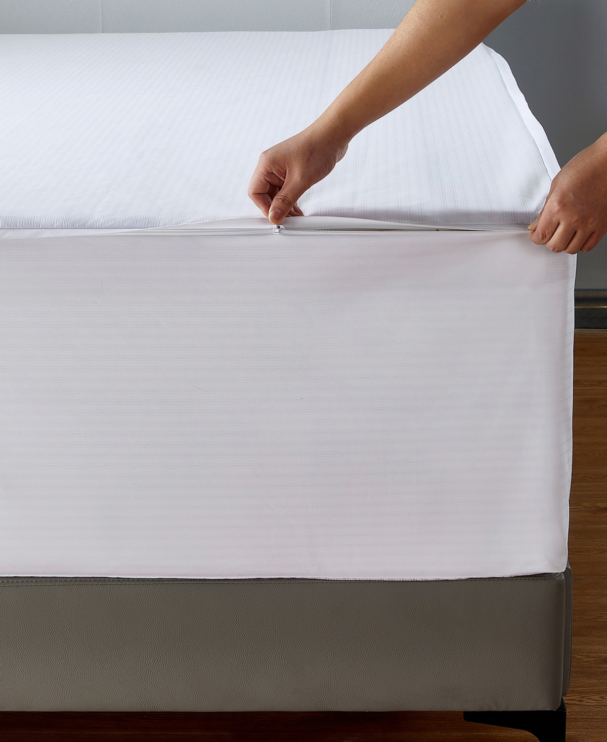 Claritin Allergen Barrier 11" Zipper Mattress Encasement, King In White
