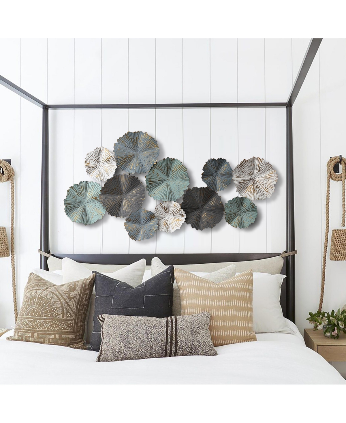 LuxenHome Metal Flowers Modern Wall Decor