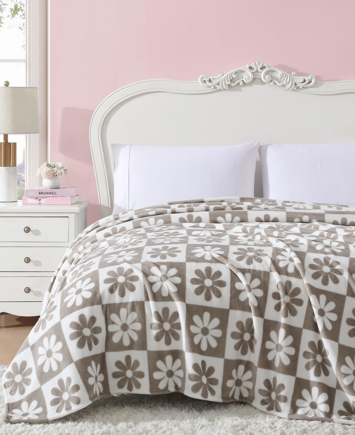 BETSEY JOHNSON DAISY CHECK ULTRA SOFT PLUSH FLEECE BLANKET, FULL/QUEEN 