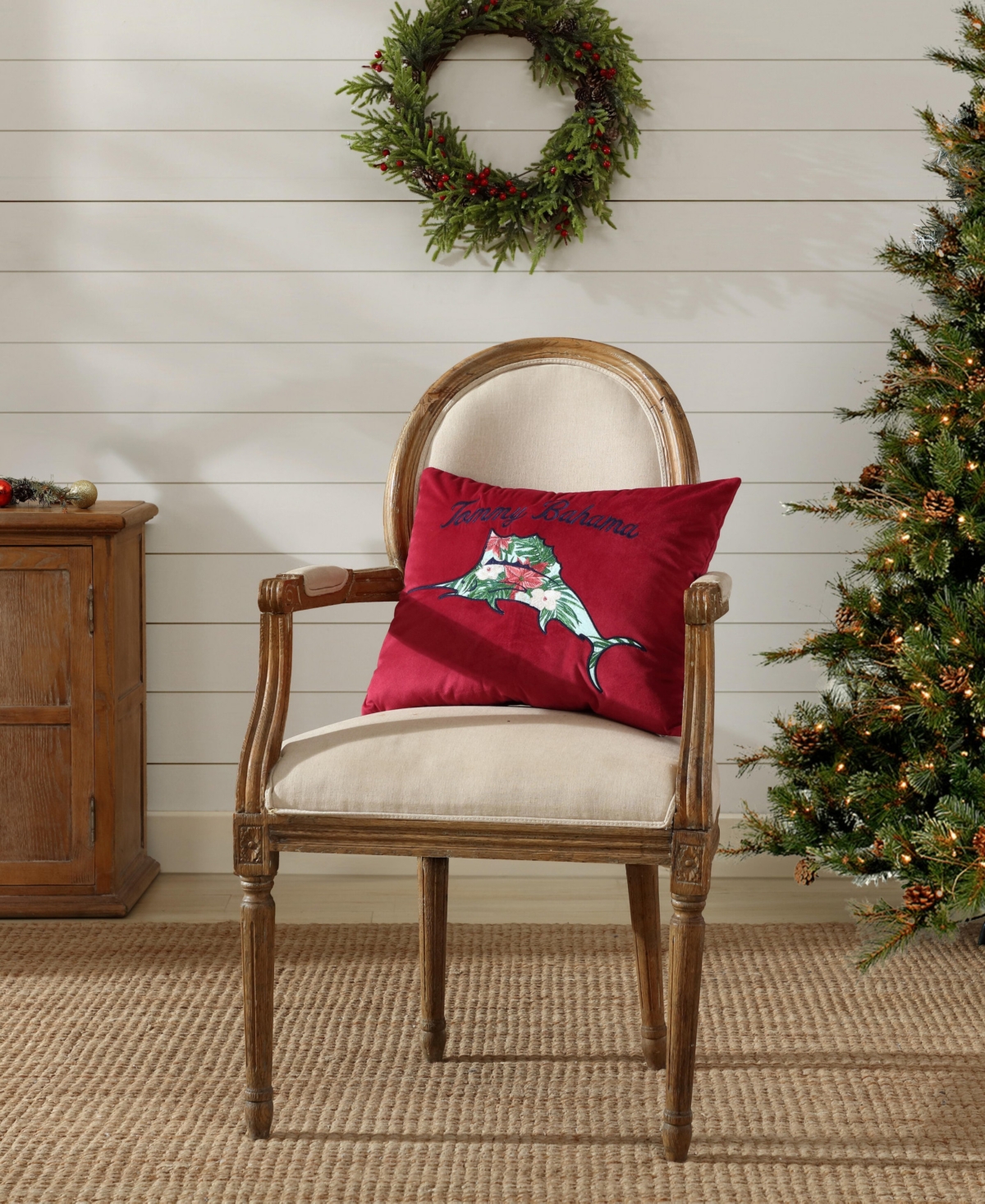 TOMMY BAHAMA HOME HOLIDAY MARLIN VELVET DECORATIVE PILLOW, 15" X 20"
