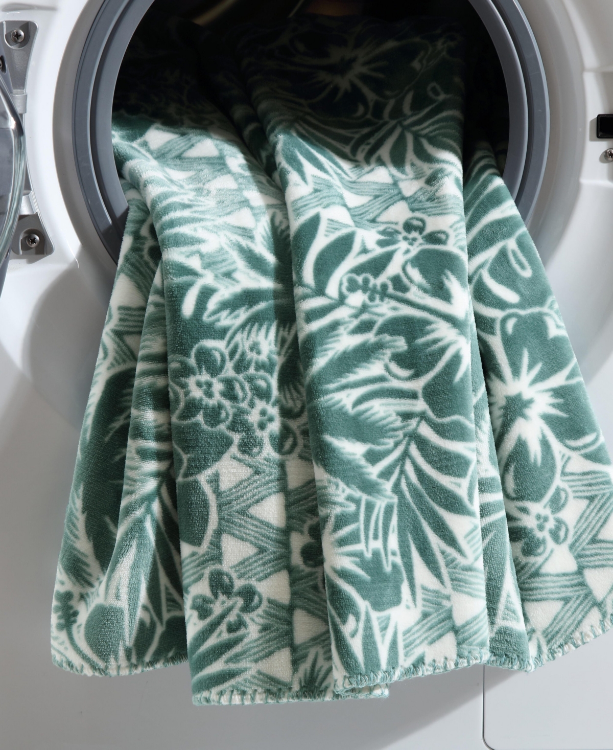 Tommy Bahama Home Closeout!  Lanikai Fronds Flannel Blanket, King In Green