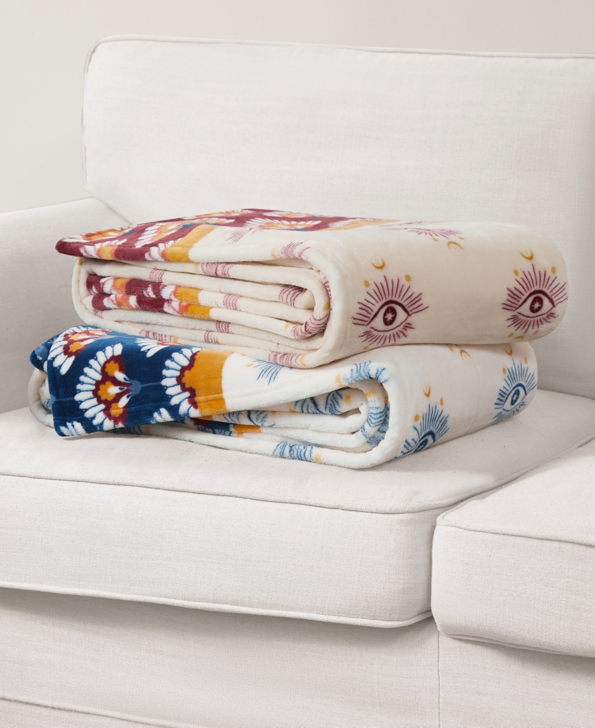 Jessica Simpson Plush Ultra Soft Throw, 50" X 70" In Celeste White,navy