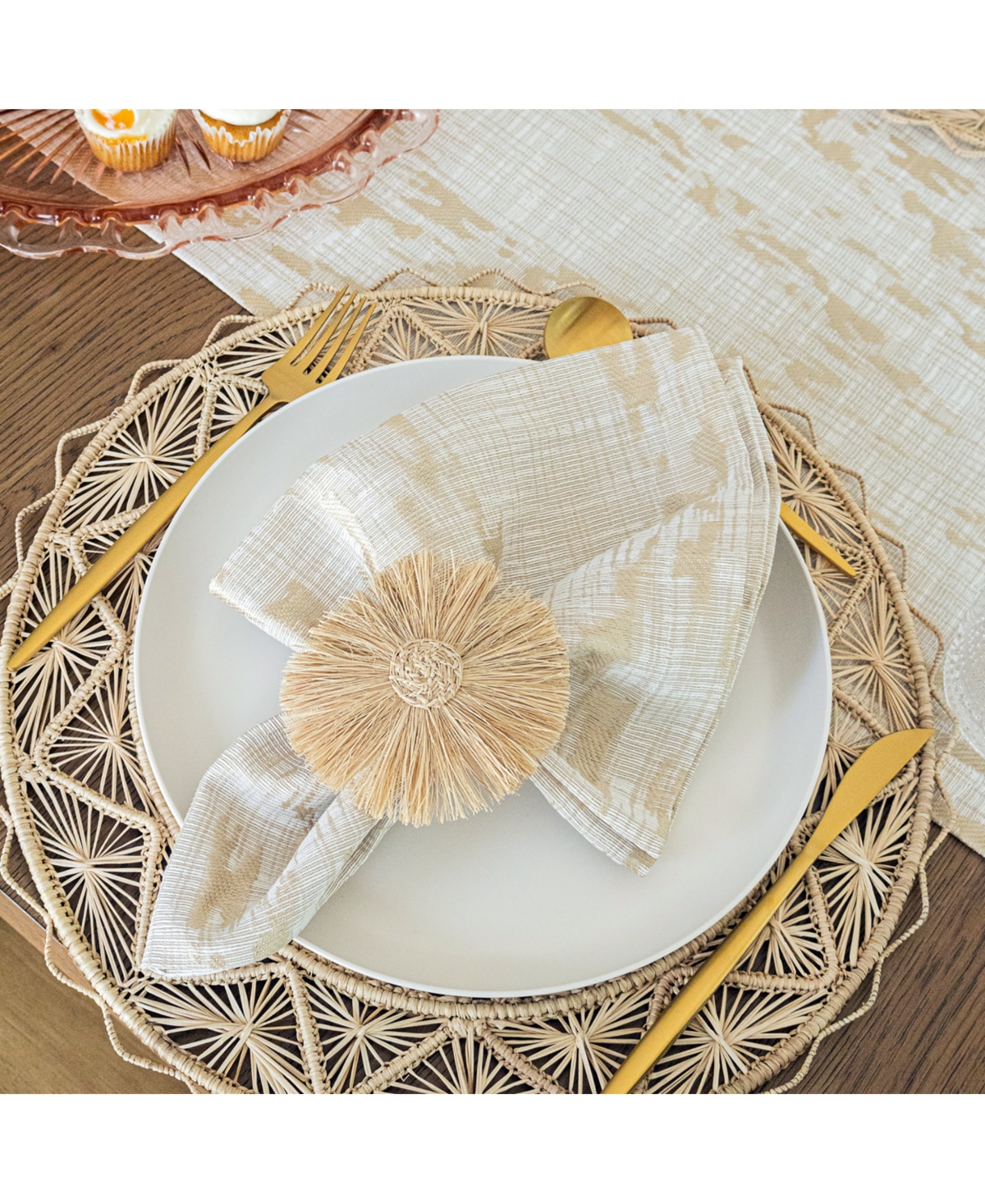 Mode Living Mimi Napkins, Set Of 4 In White And Gold