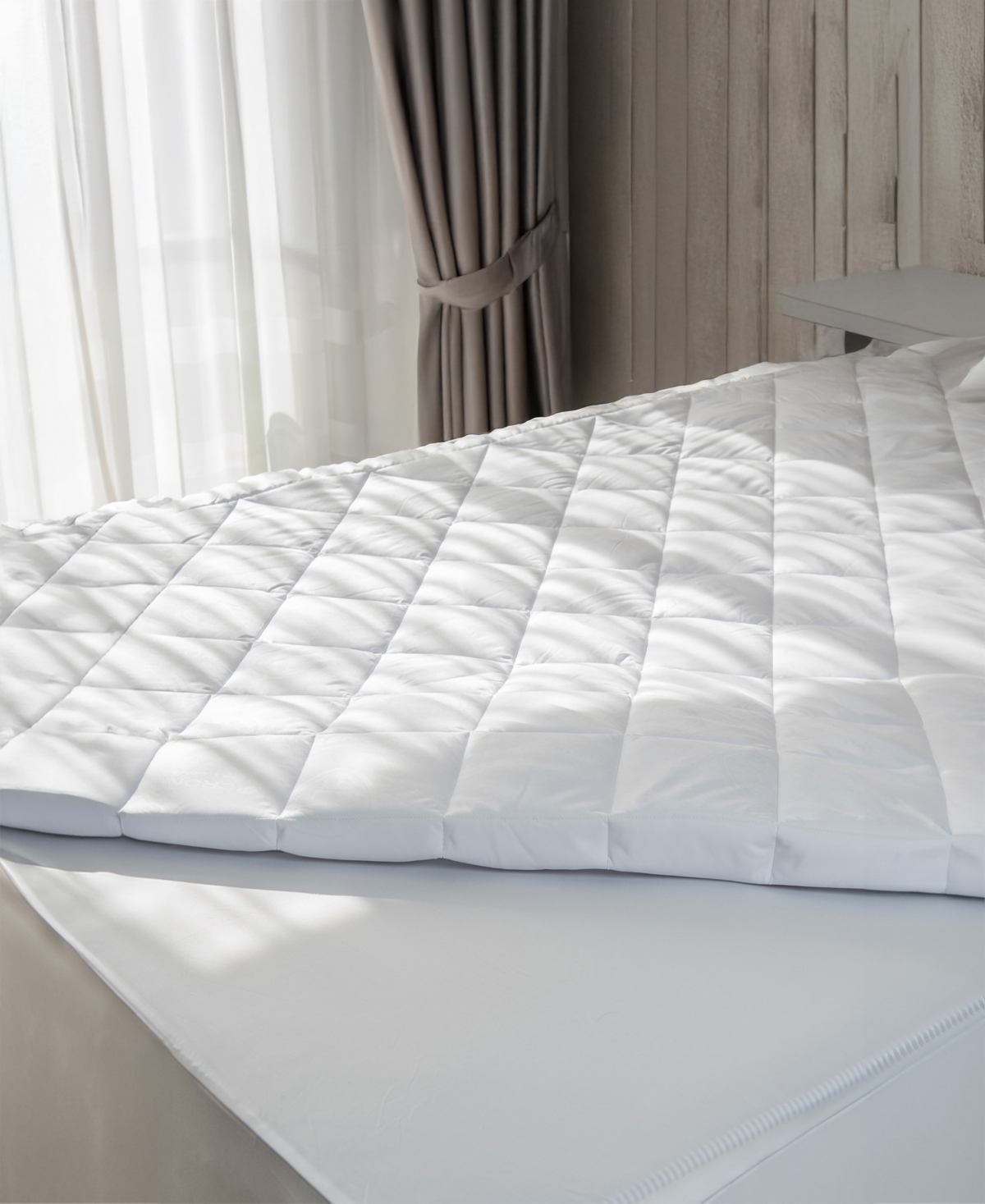 Cleanbrands Platinum Zippered Encasing Quilted Mattress Pad, Full In White