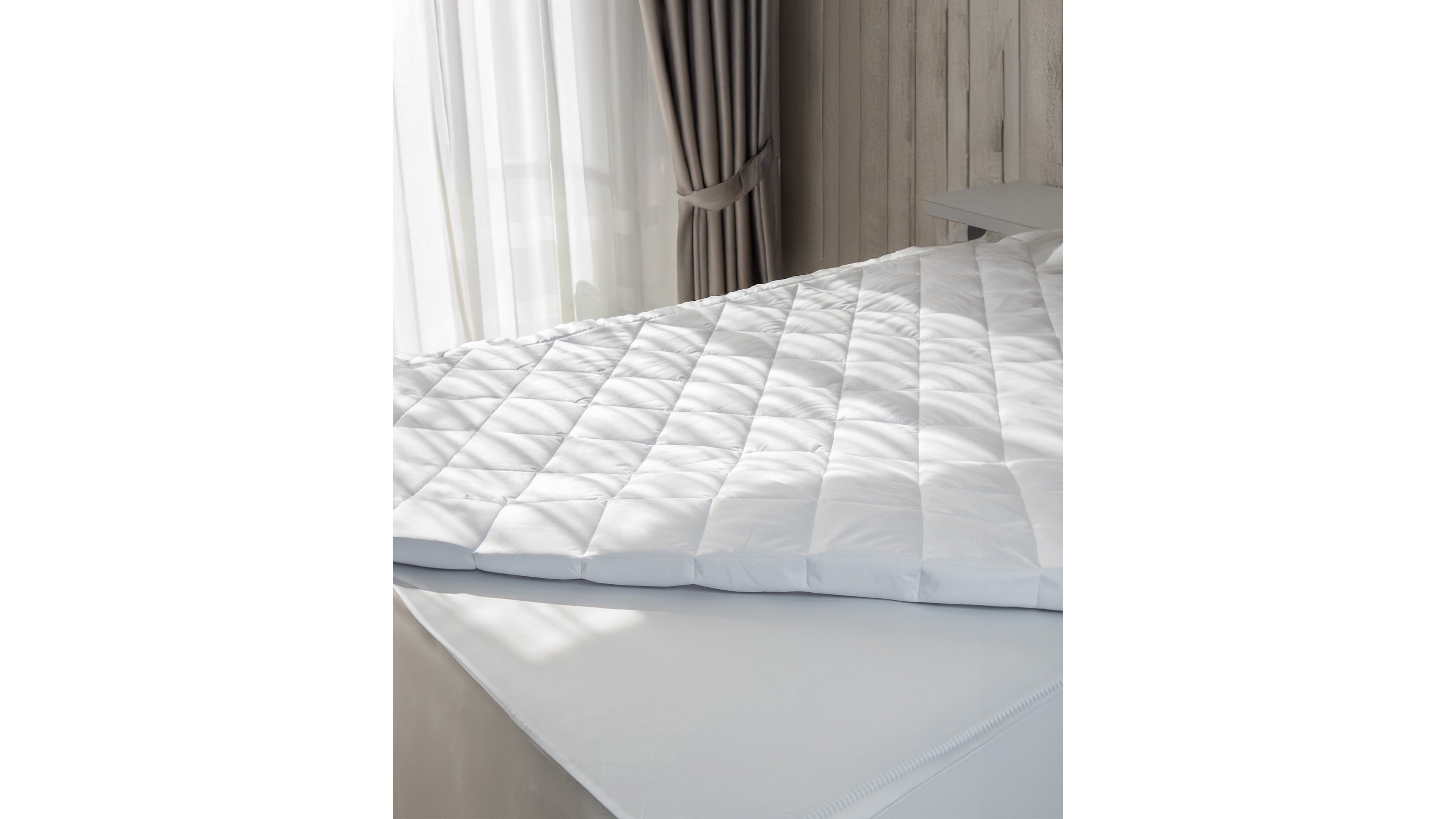 CleanBrands Platinum Zippered Encasing Quilted Mattress Pad, Queen