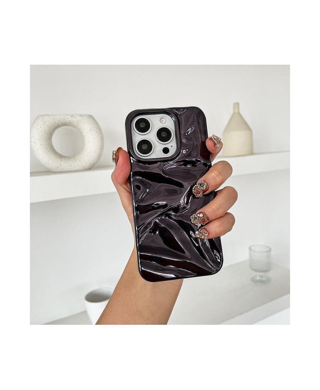 Crinkles iPhone 15 Pro Max Case