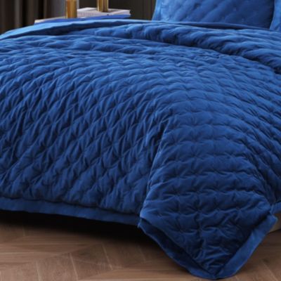 3 Piece Queen Size Velvet Comforter Set
