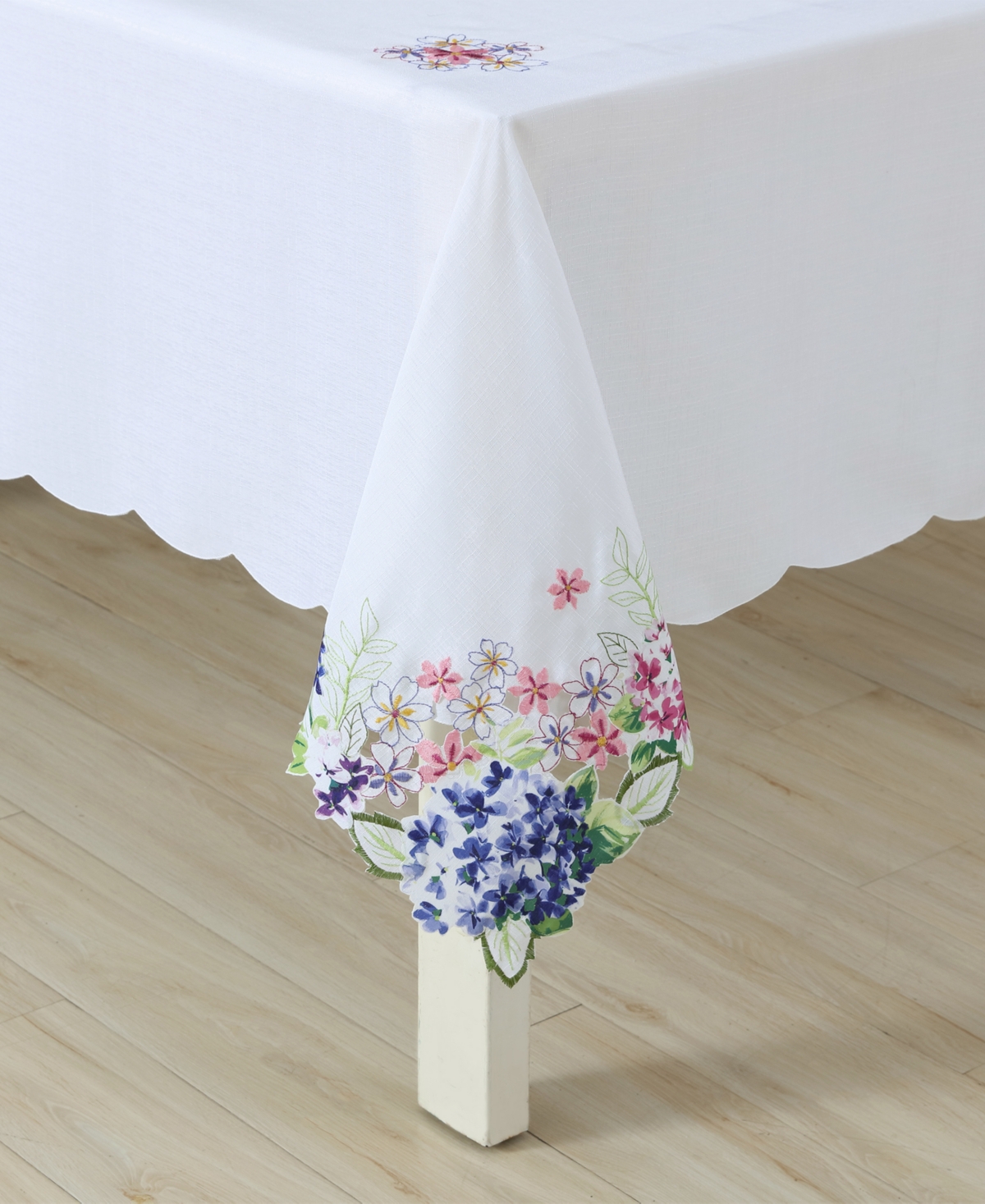 Elrene Spring Hydrangea Bouquet Cutwork Tablecloth, 60" X 102" In Lilac