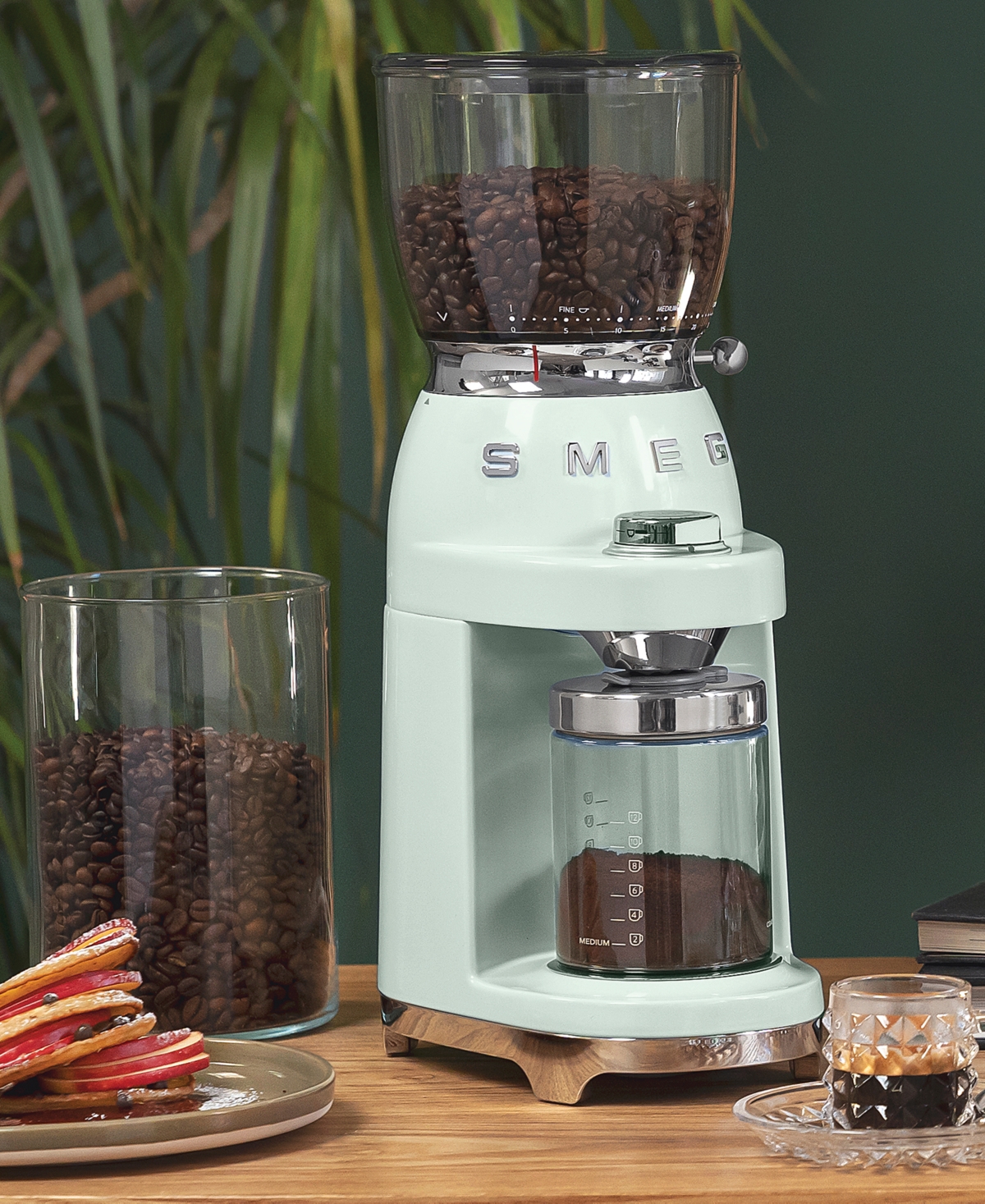 Smeg Green Retro-style Coffee Grinder In Pastel Green