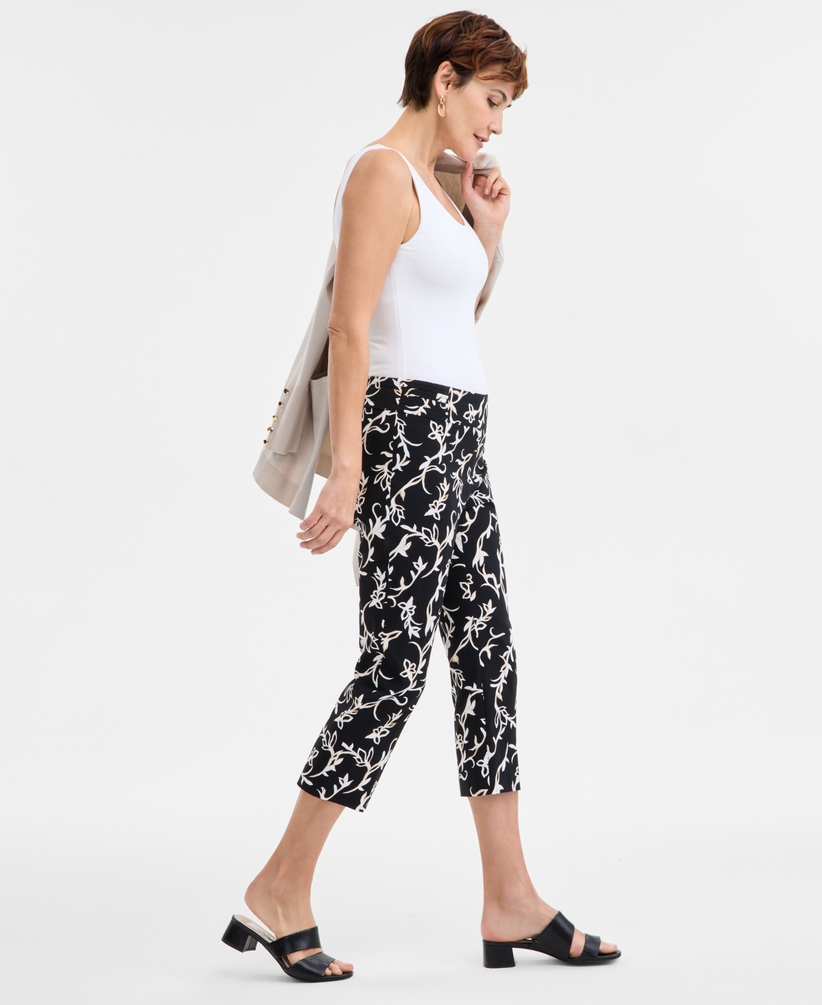JM COLLECTION WOMEN'S PRINTED RIVET CAPRI PANTS, EXCLUSIVELY AT MACY'S 
