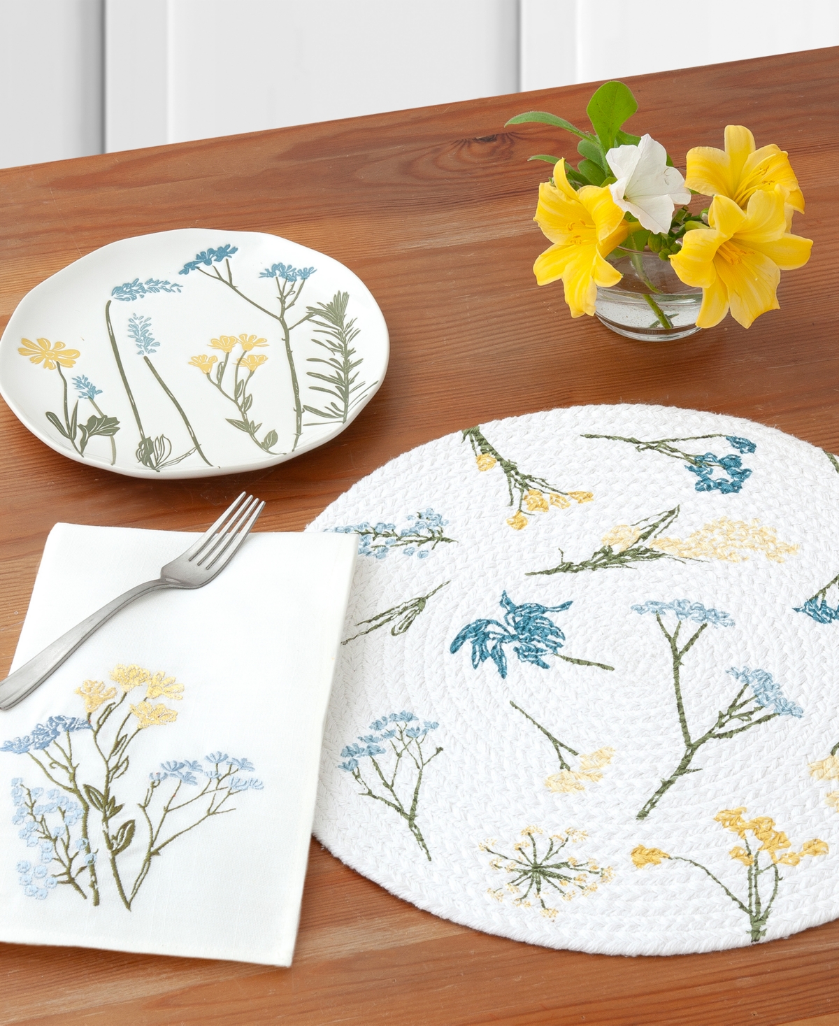 Lenox Wildflowers All-over Round Placemats, Set Of 2 In Blue,white