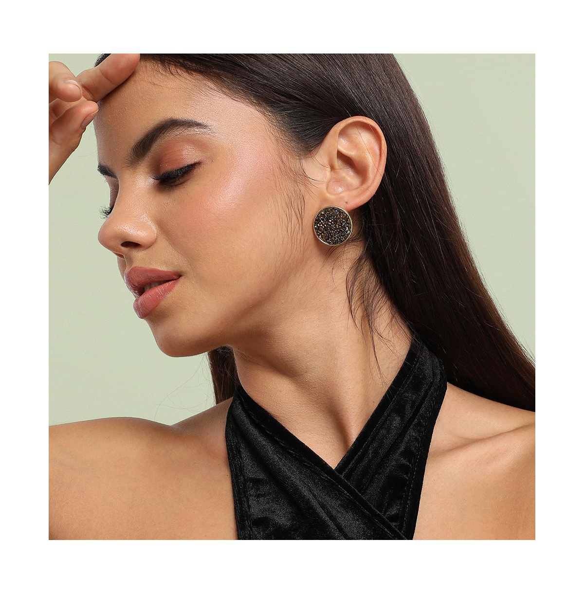 Sohi Embellished Cluster Circular Stud Earrings In Gold