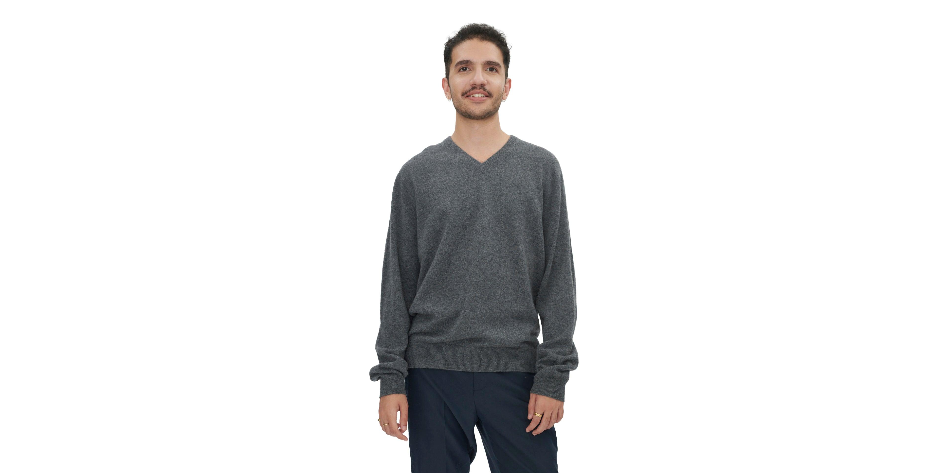 Gobi Cashmere Men's 100% Essential V-Neck Sweater
