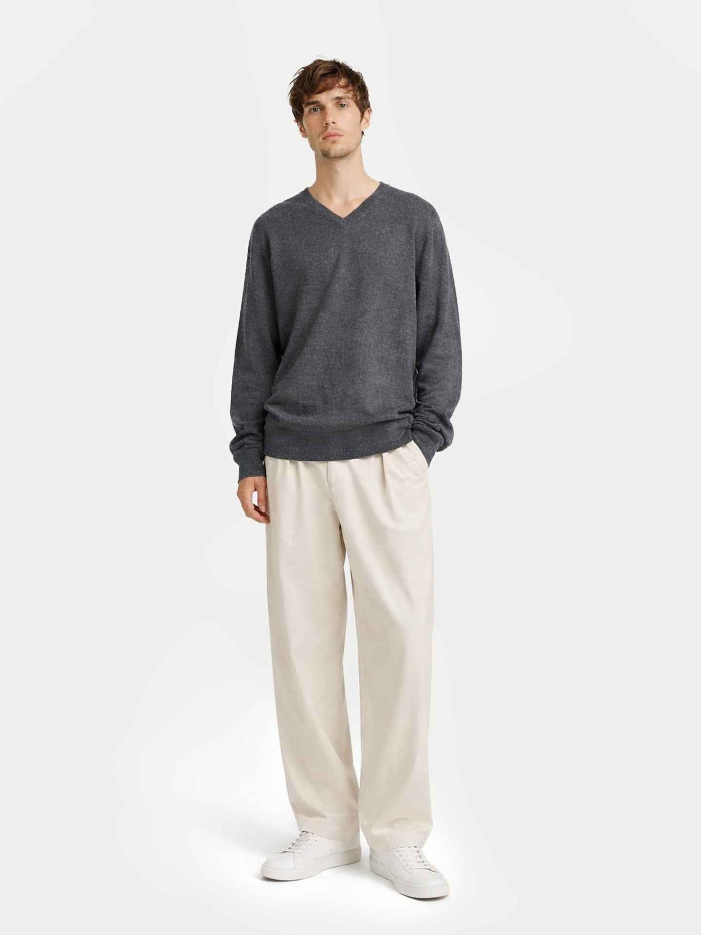 Мужской свитер Gobi Cashmere 100% Cashmere Essential V-Neck, цвет: Серый тёмно-серый — фото 6