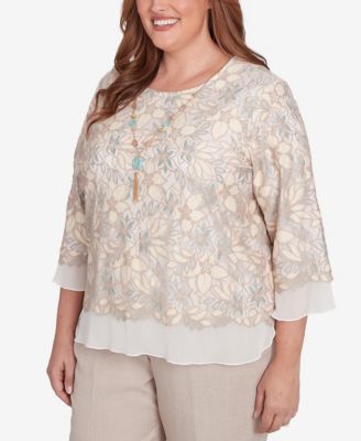 Plus Size Kensington Gardens Floral Lace Woven Trim Top with Necklace