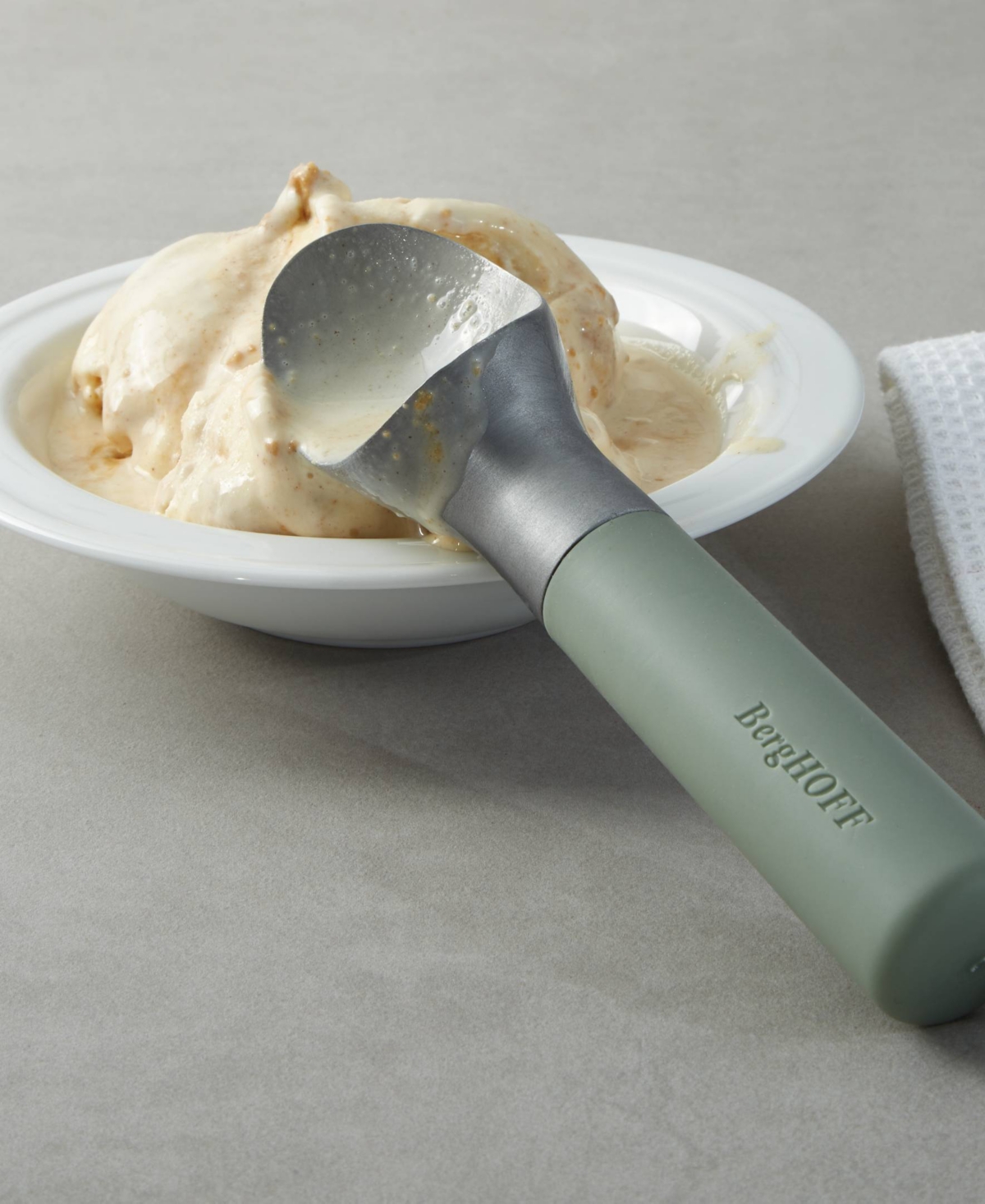Berghoff Balance Aluminum 7.5" Ice Cream Scoop In Green