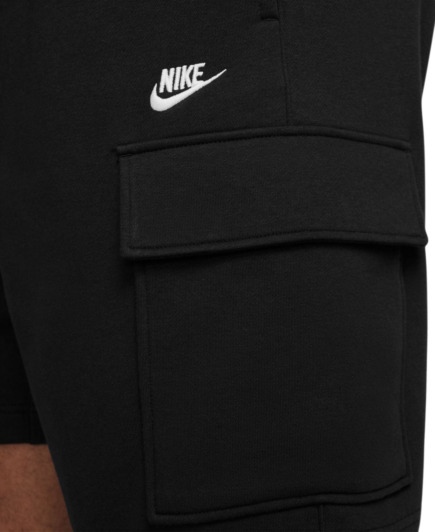 Мужские шорты Nike Club Fleece Cargo, цвет: Чёрный / Белый — фото 3