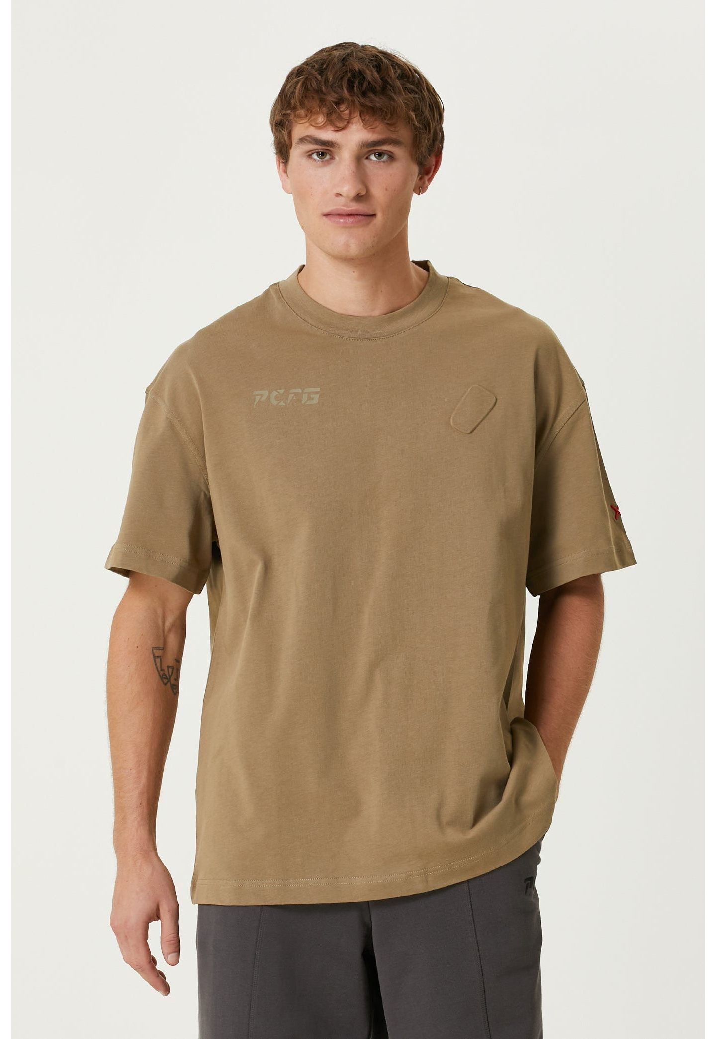Мужская футболка PCFG Cotton With Emboss Detail, цвет: Коричневый — фото 5