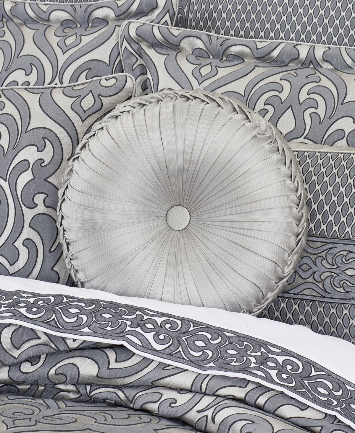 J Queen New York Bolero Tufted Decorative Pillow, 15" Round In Pewter