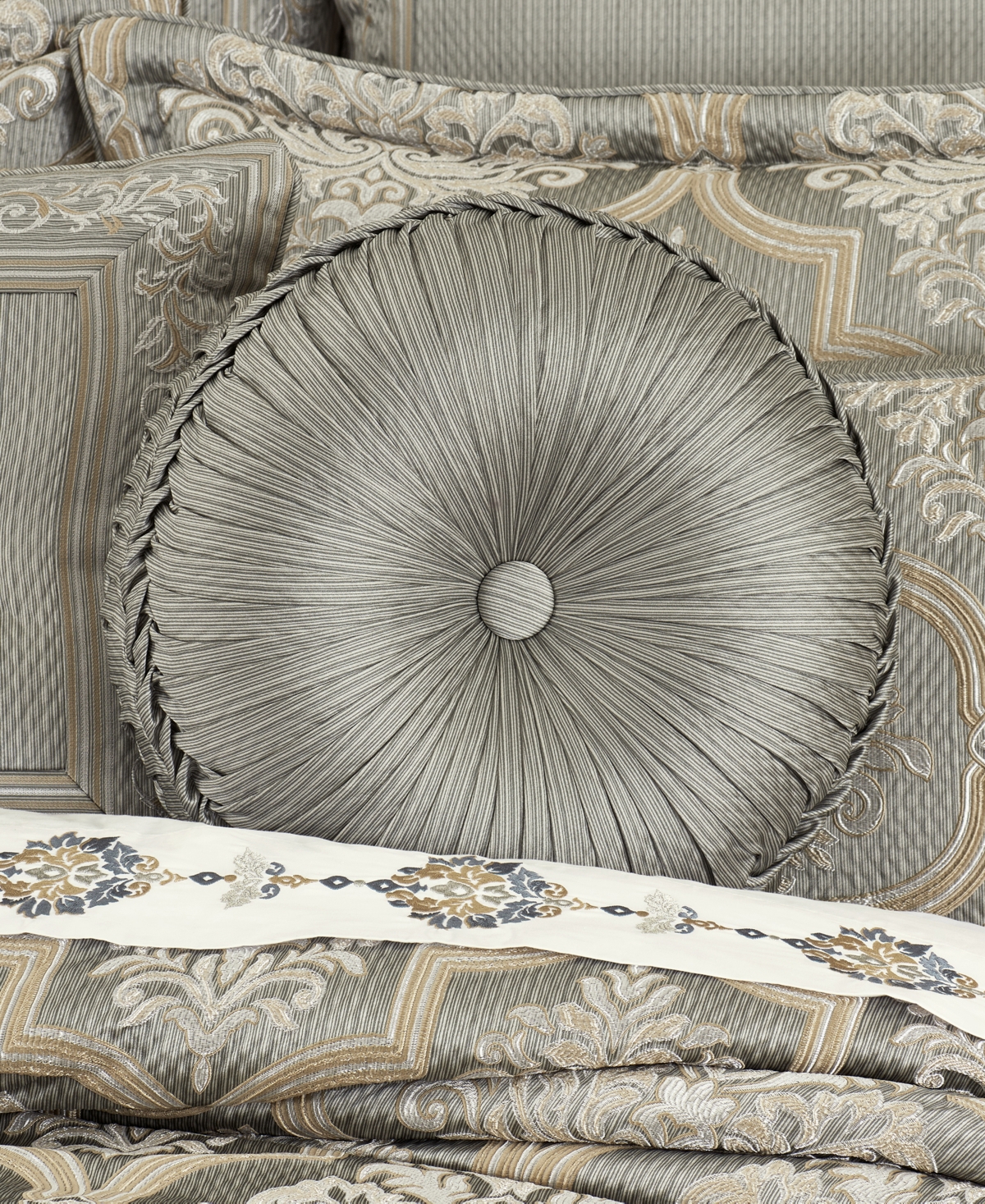 J Queen New York Martina Tufted Decorative Pillow, 15" Round In Sage