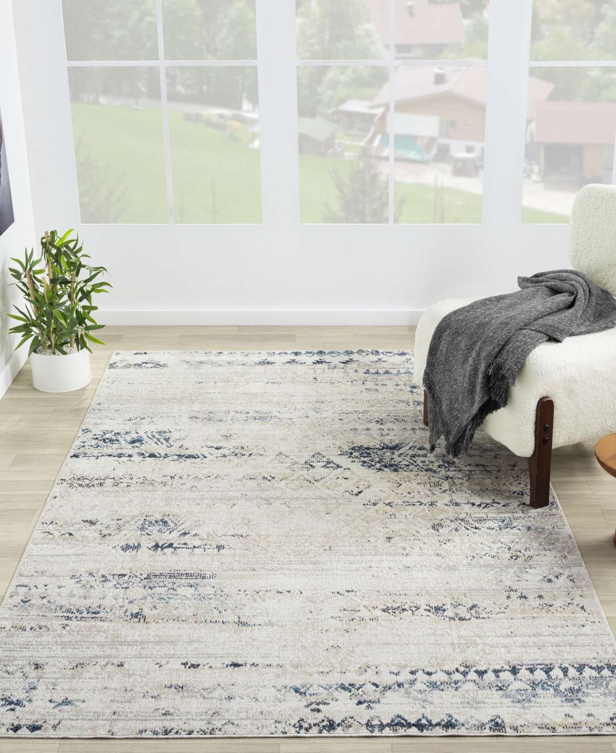 Lr Home Lavish Lanhm-272 5'x7' Area Rug In Ivory,blue