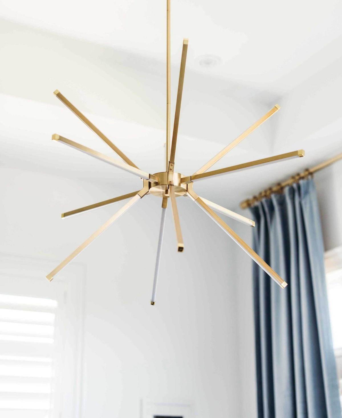 Dainolite 20.5" Metal Array 12 Light Led Chandelier In Aged Brass