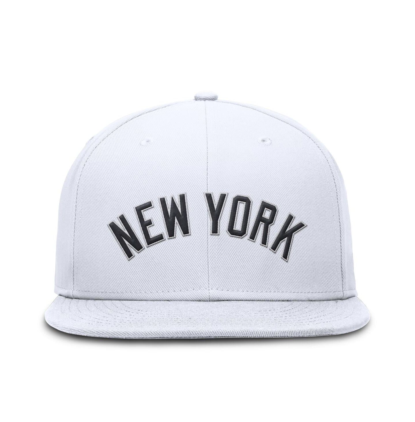 Мужская кепка Nike White New York Yankees True Performance Fitted Hat — фото 2