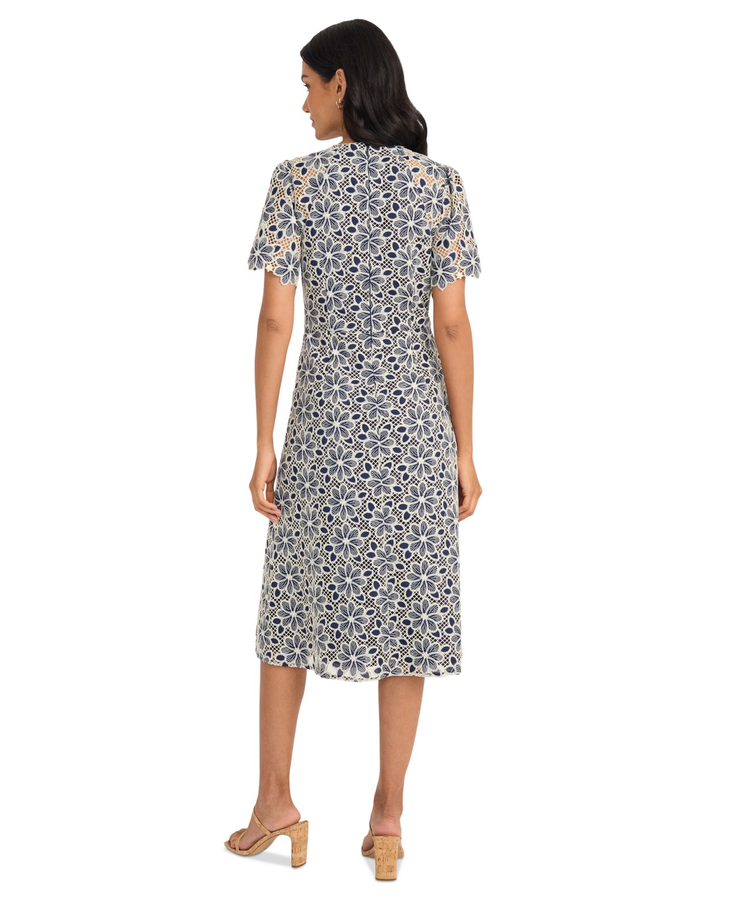 Женское платье Maggy London Floral-Lace Short-Sleeve Midi, цвет: Тёмно-синий / Кремовый — фото 3