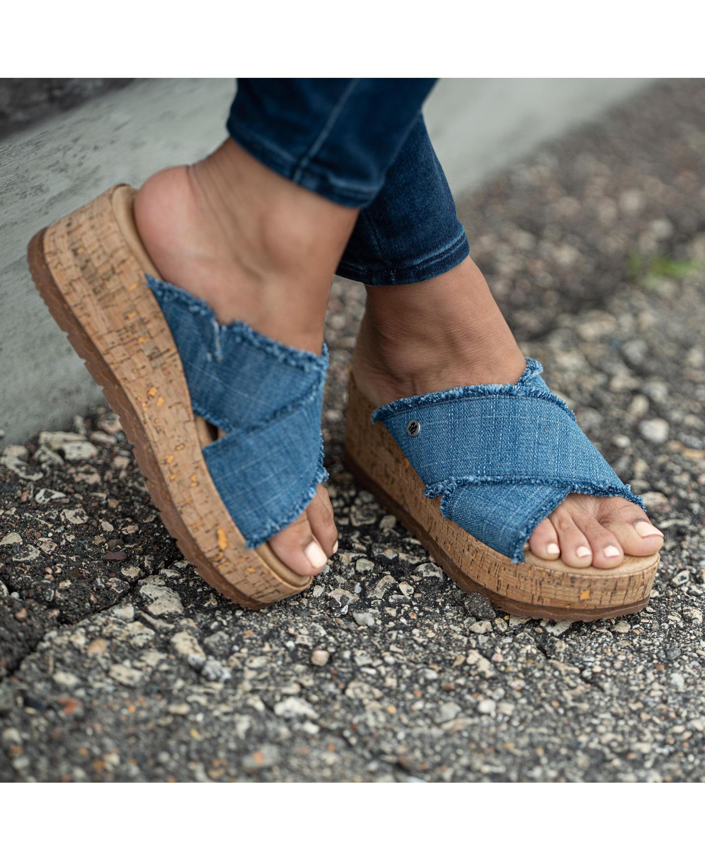 Женские сандалии Minnetonka Posey Crossband Wedge Sandal, цвет: Синий джинсовый, вариант 1 — фото 7