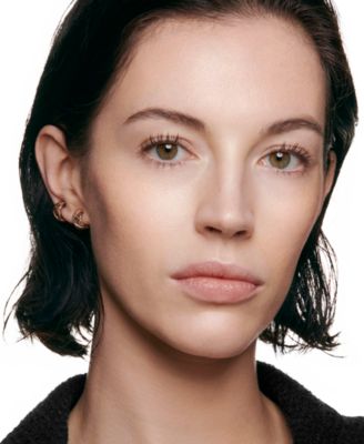 N&deg;1 DE CHANEL REVITALIZING FOUNDATION Illuminates – Moisturizes – Protects