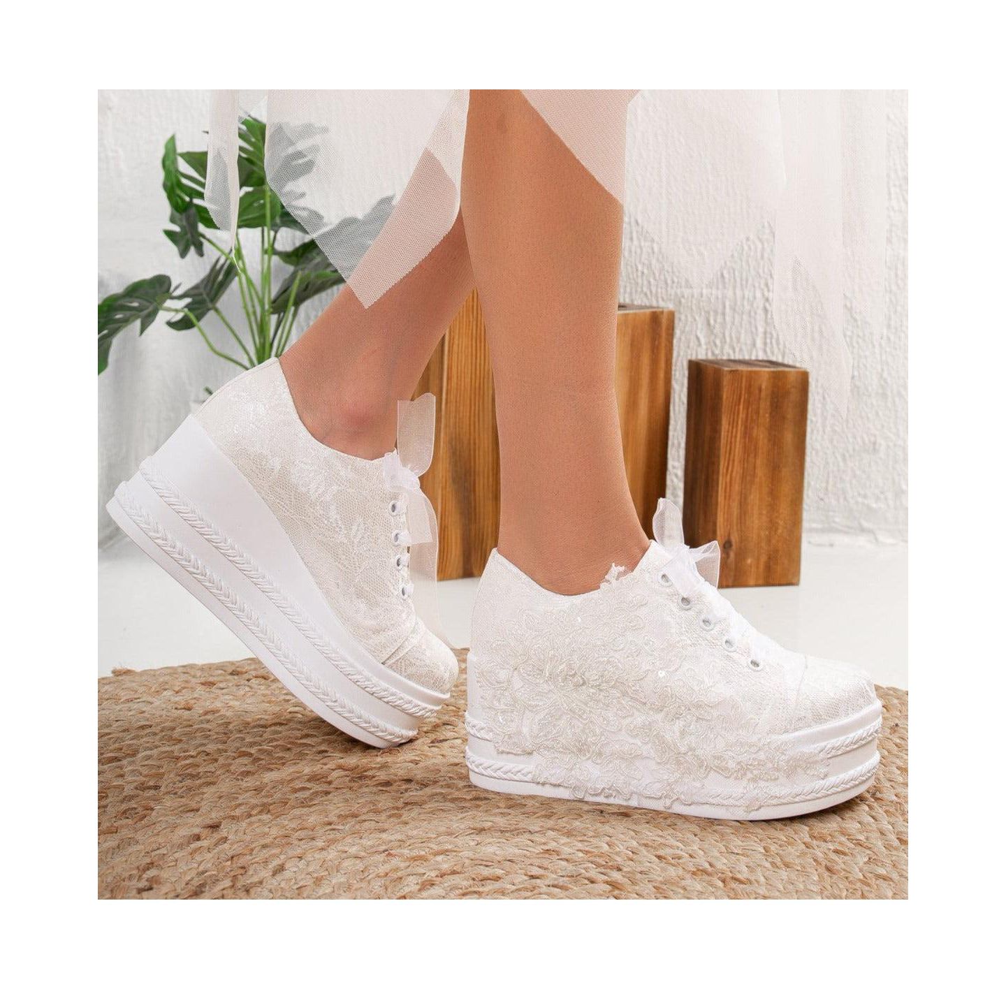Женские кроссовки Forever & Always Shoes Claudine Lace Bridal Platform, цвет: Слоновая кость — фото 2