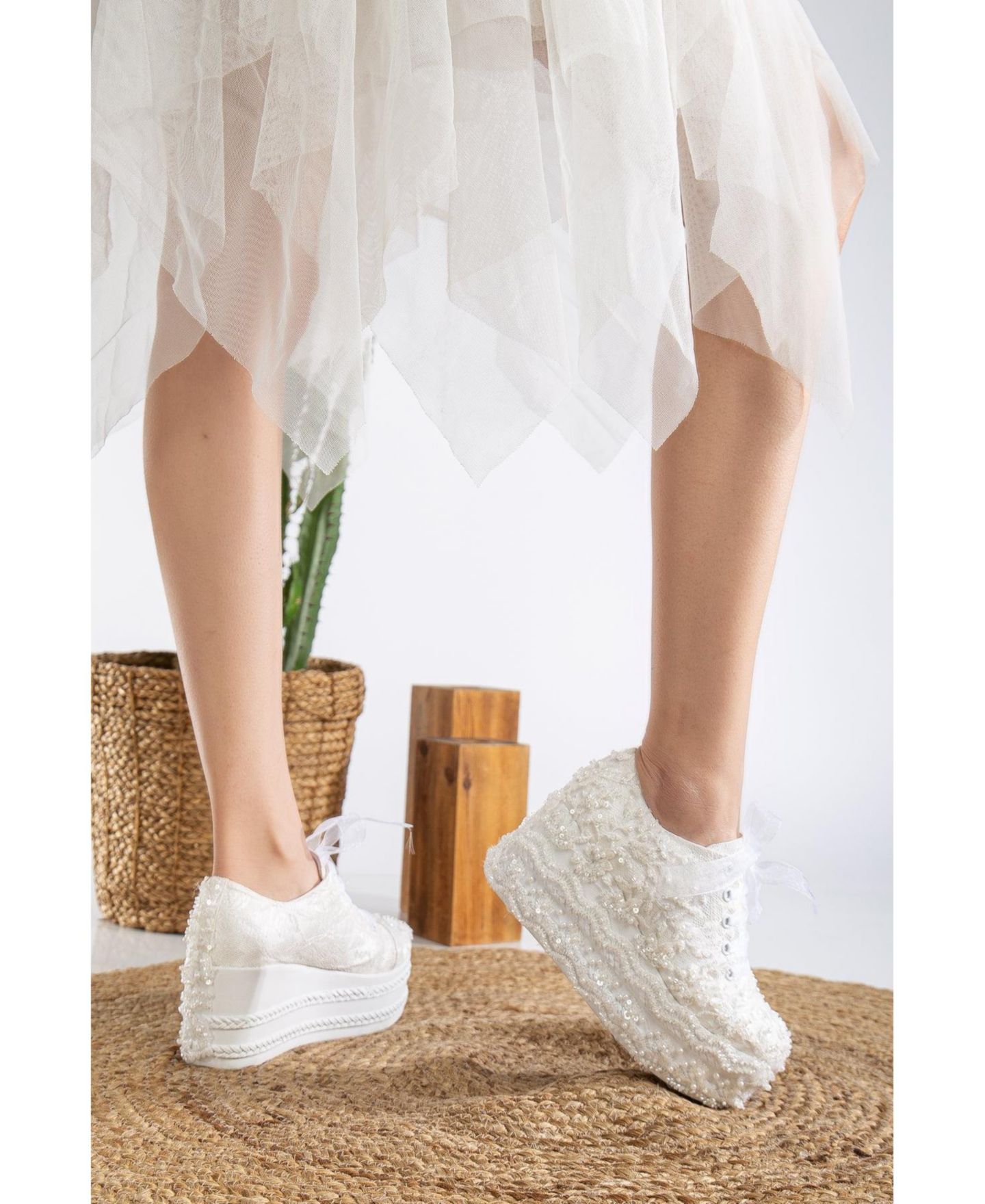 Женские кроссовки Forever & Always Shoes Florette Lace Bridal Platform, цвет: Слоновая кость — фото 5