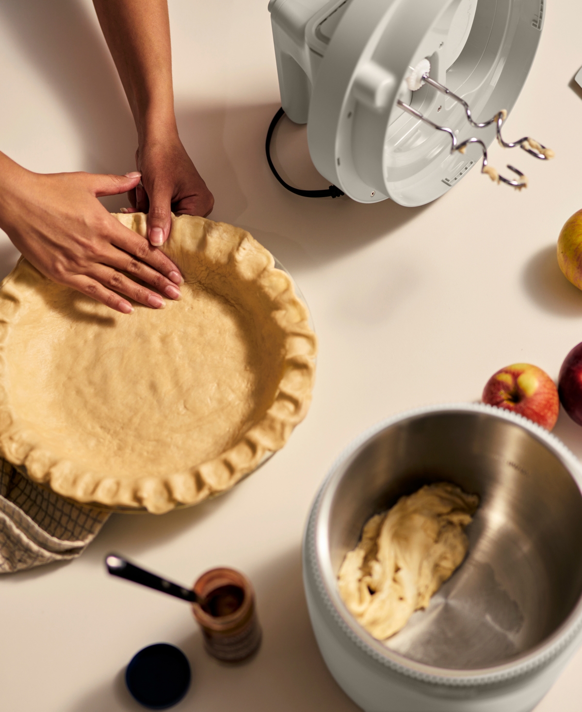 Shop Bella 3.5-quart Hand And Stand Mixer In Oatmilk