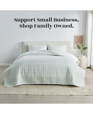 Floral Printed Reversible Stitched Quilt Set with Shams