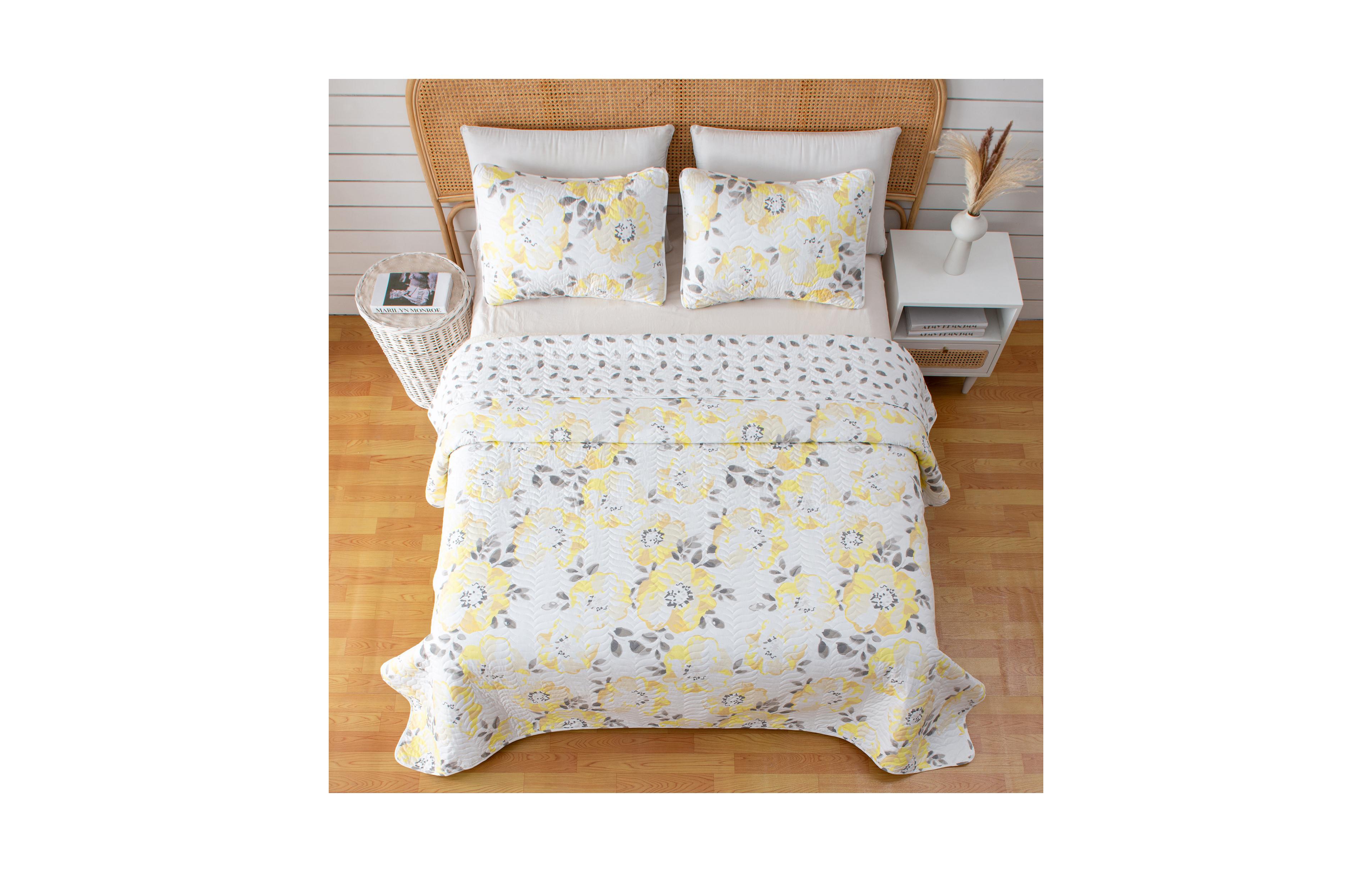 Linery & Co. Watercolor Flowers Microfiber Quilt Set With Shams