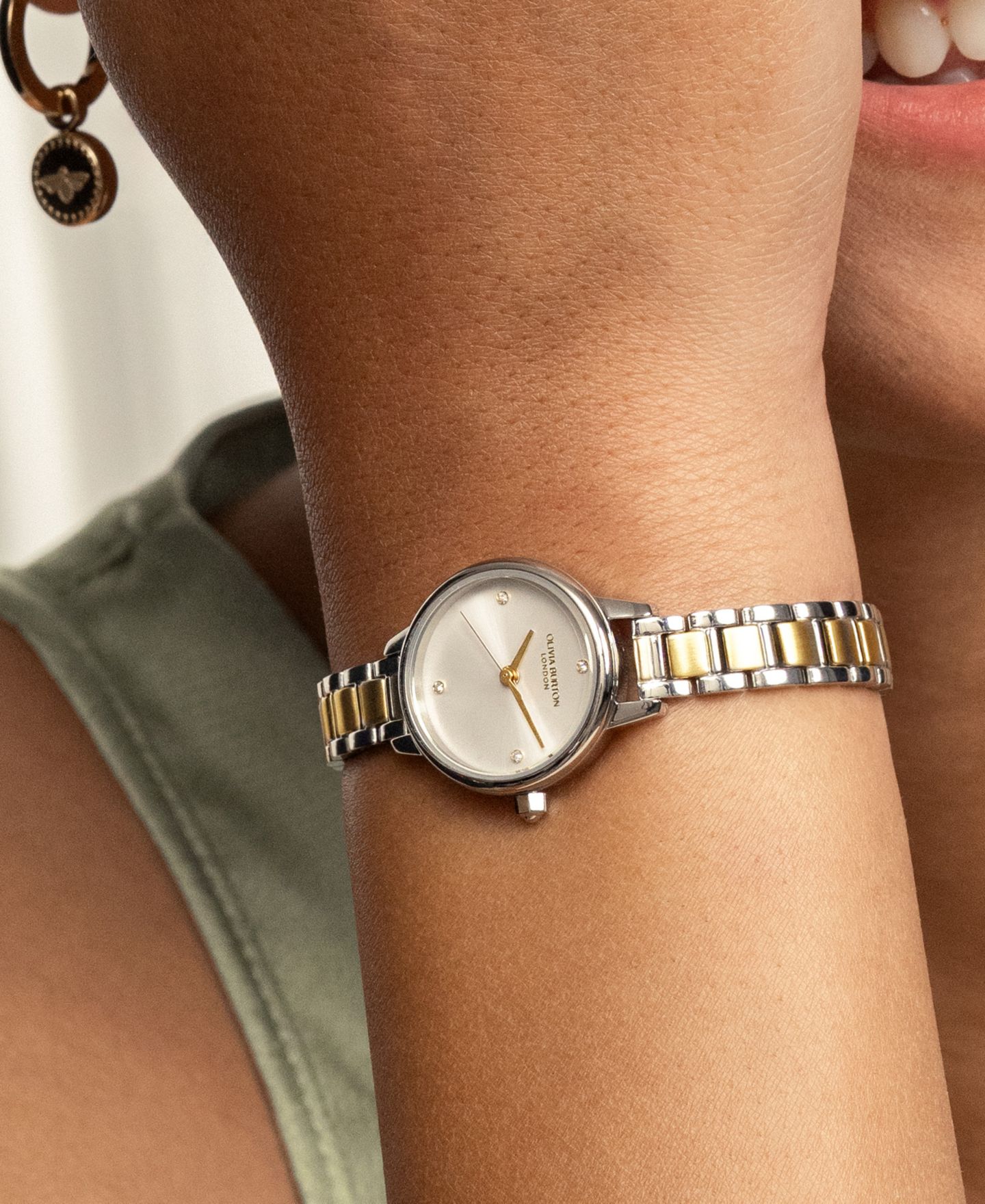 Женские часы Olivia Burton Mini Classic с двухцветным стальным браслетом, 23 мм — фото 5