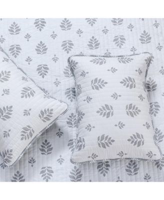 Intricate French Floral Design Microfiber Quilt Set With Shams