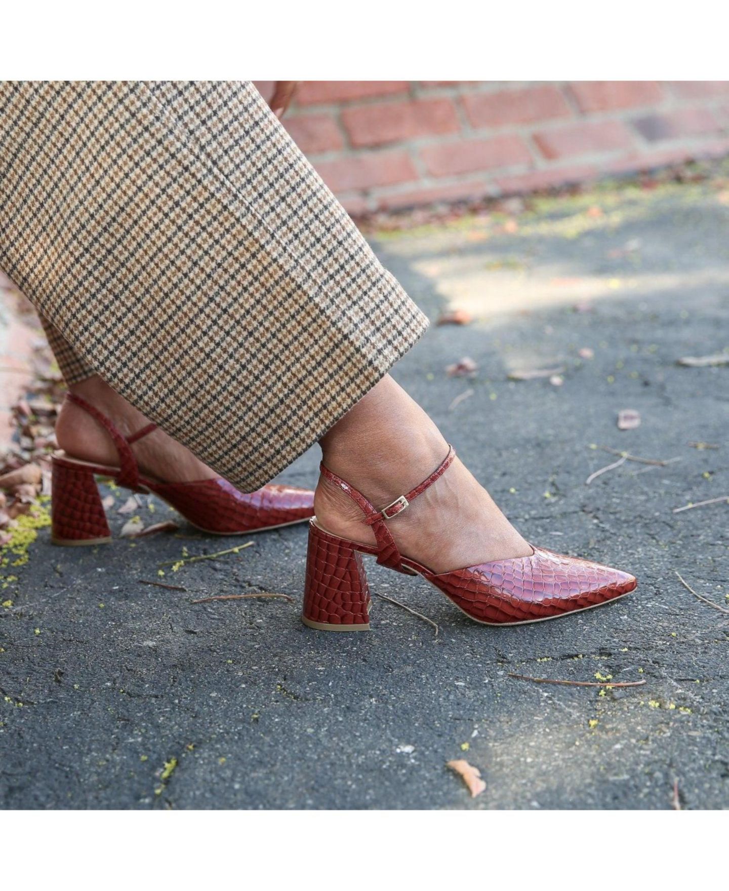 Женские сабо Alterre Clay Croc Amal Customizable V Mules, цвет: Глиняный — фото 3