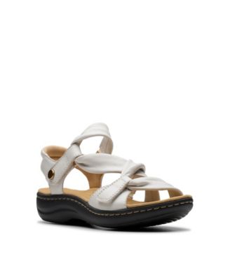 Collection Women's Laurieann Bell Round Toe Flat Sandals