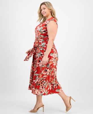 Plus Size Pleated Keyhole-Neck Belted Midi Dress