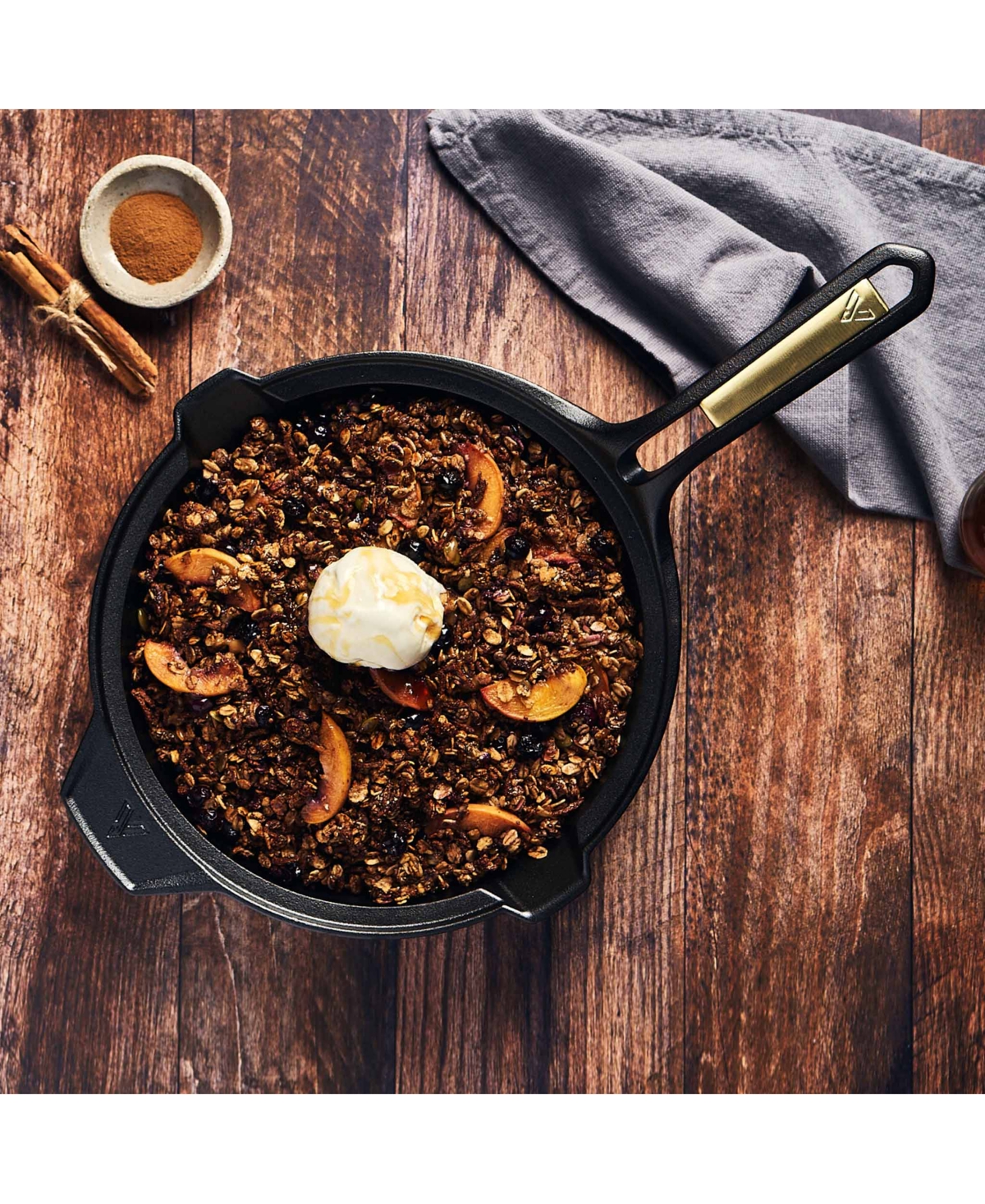 Victoria Signature Series 10" Cast Iron Skillet In Black And Gold