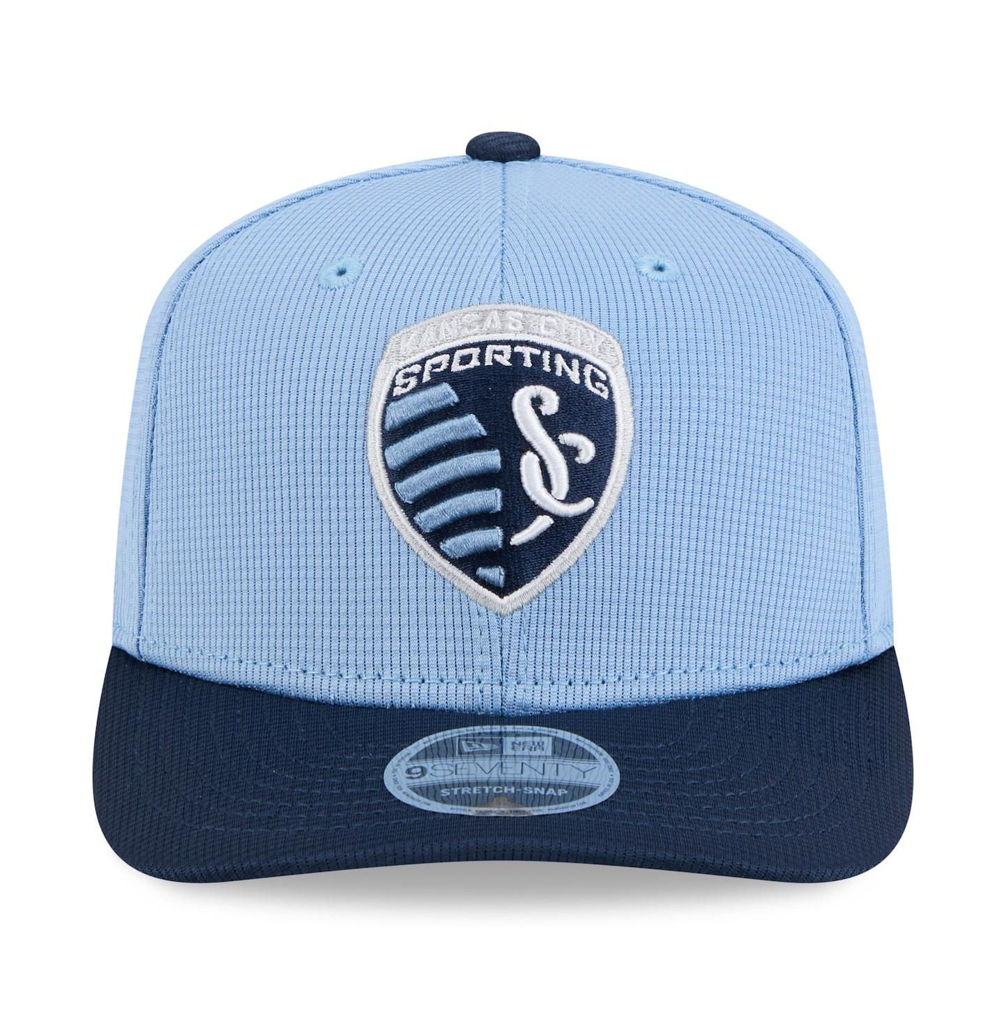Мужские головные уборы New Era Sky Blue/Navy Sporting Kansas City 2025 Jersey Hook 9SEVENTY Stretch-Snap Hat — фото 2