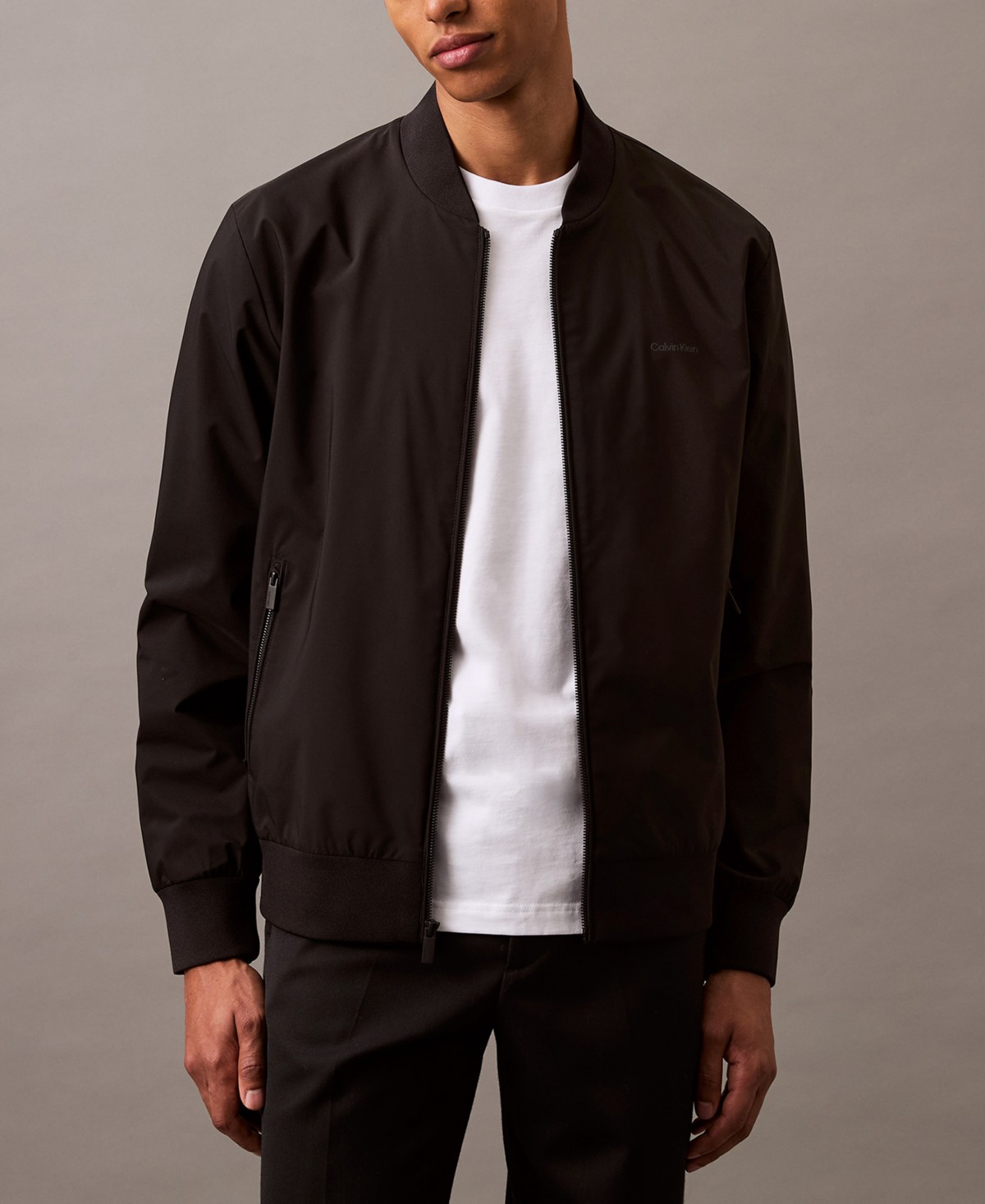 Мужские куртки Calvin Klein Men's Logo-Print Matte Bomber Jacket — фото 1