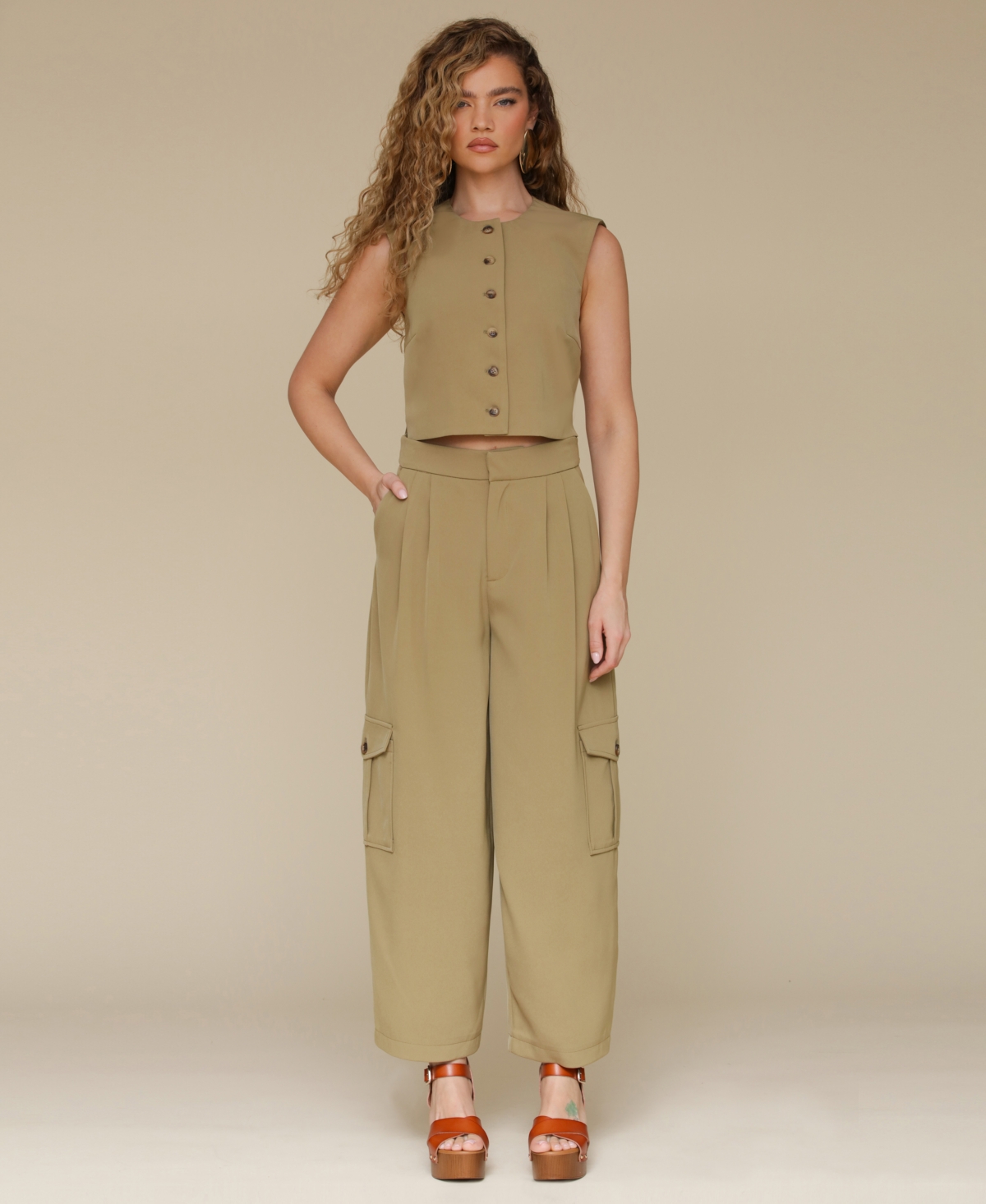 Avec Les Filles Women's Cropped Boxy Vest In Olive