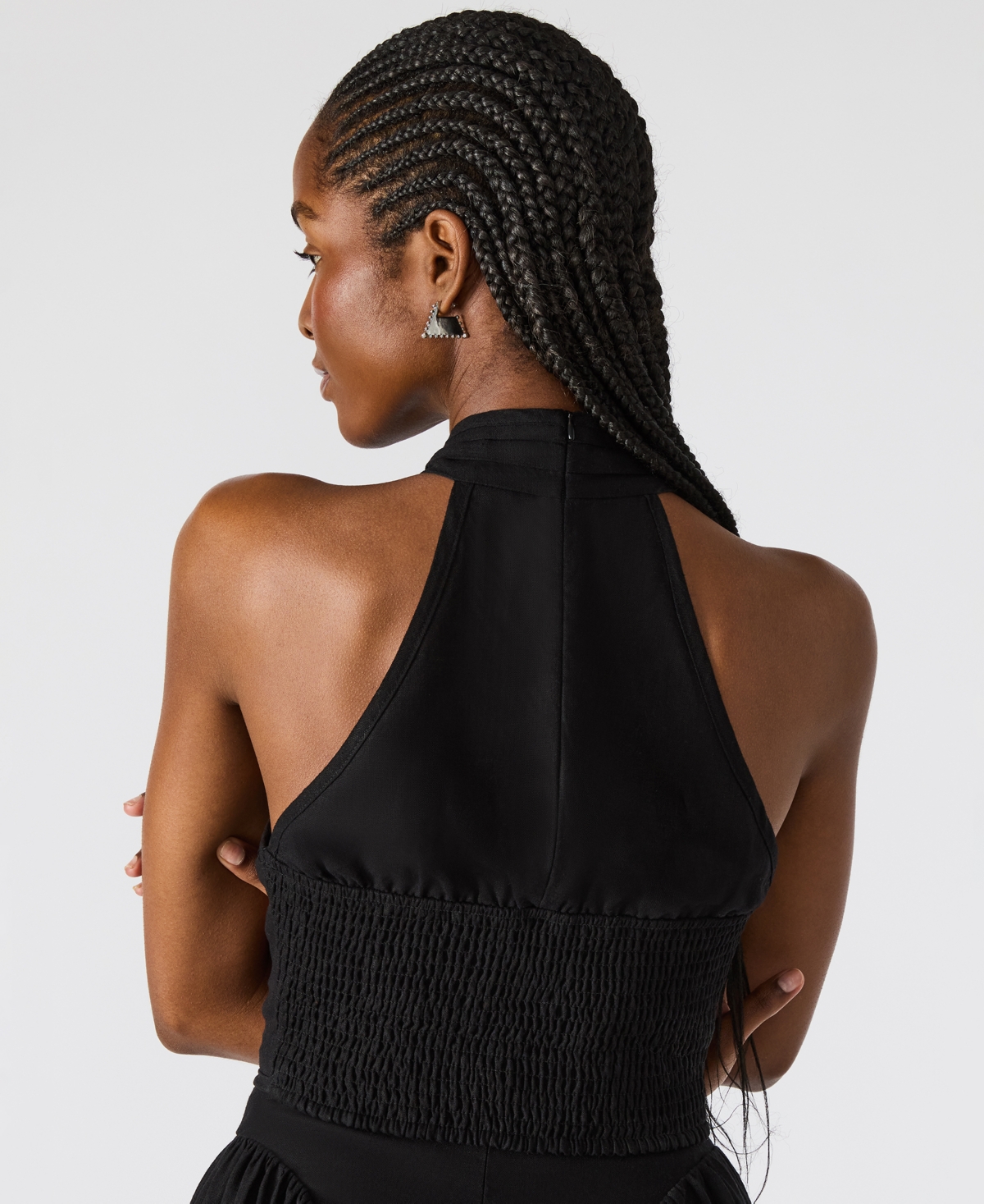 Steve Madden Winnie Twist Neck Crop Linen Blend Top In Black