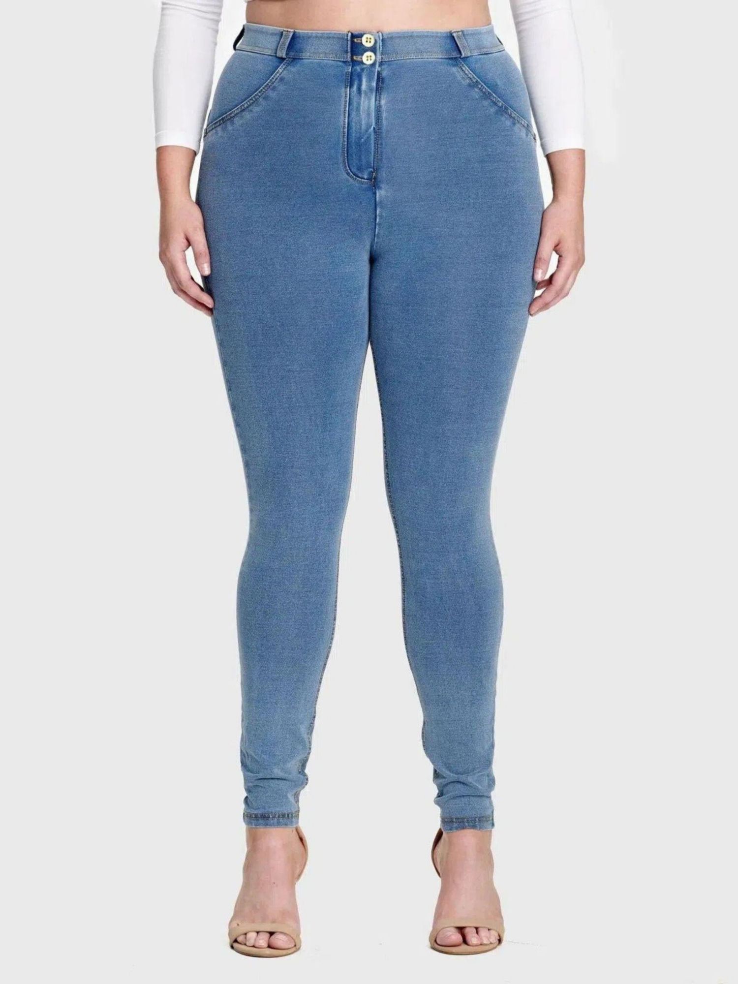 Women's Curvy High-Rise Sculpting Skinny Jeans
