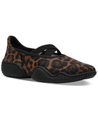 [SALE!!] ★Steve Madden Vador★ スニーカー Steve Madden Women's Vador Crossband Mary-Jane Sneaker Flats